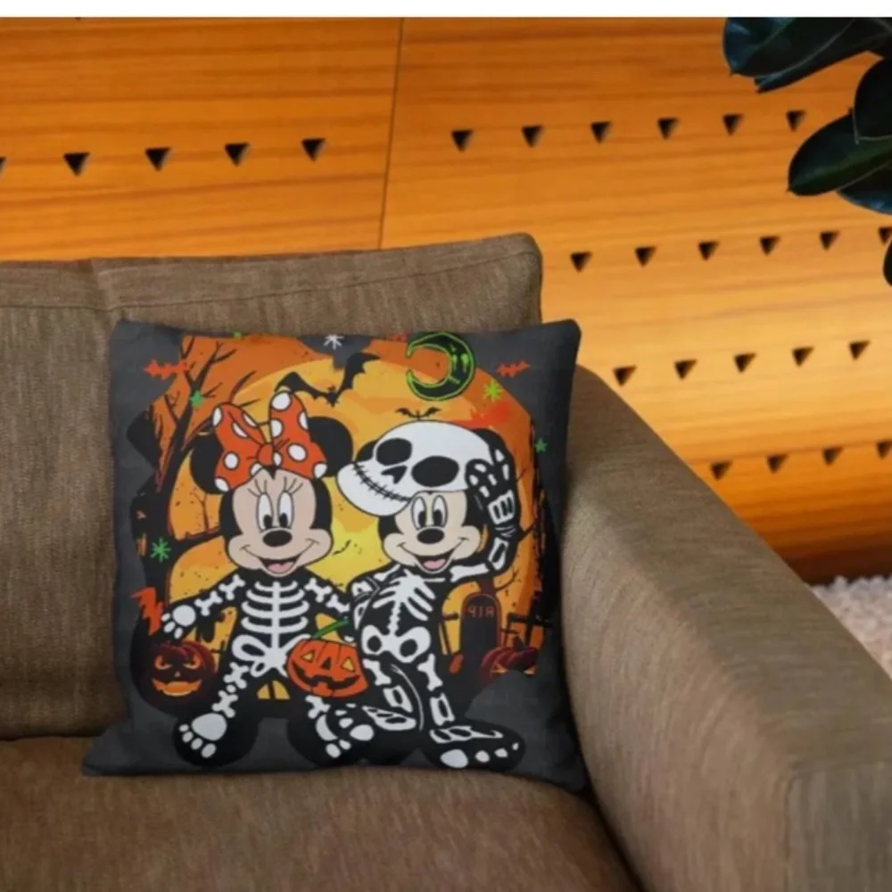 NWT! Disney Mickey Mouse & Minnie Mouse Halloween Holiday Pillowcase!